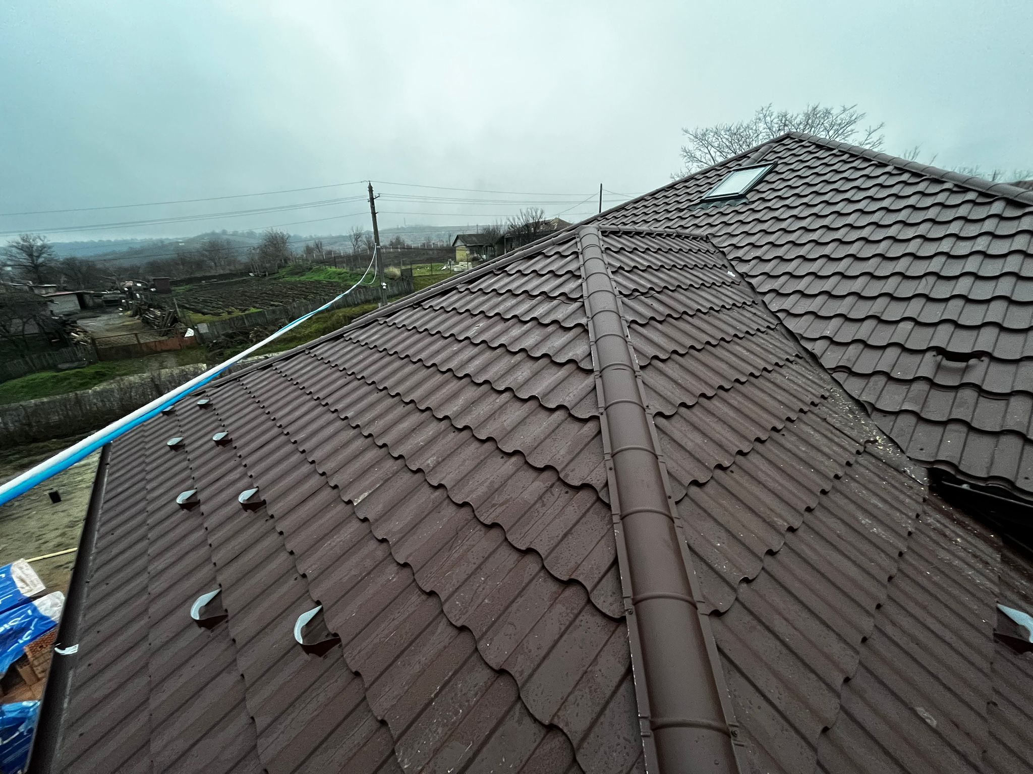 Acoperis cu tigla metalica montat profesional in judetul Iasi